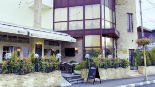 Persoanele intoxicate cu insecticid la un hotel din Râmnicu Vâlcea, rămase la aceeaşi cazare. Două victime au ajuns la spital