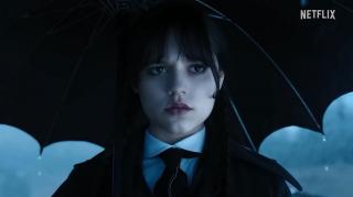 Interviu exclusiv. Actorii din serialul Wednesday mărturisesc că s-au îndrăgostit de România, unde au avut loc filmările