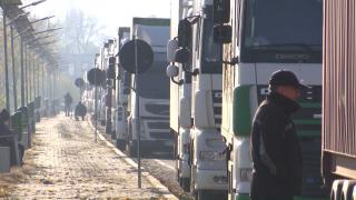 Bombardamentele Rusiei au blocat vămile din România: fără curent şi sub ameninţarea unei ierni crunte, mii de ucraineni au ales calea exodului