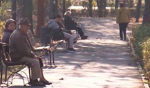 Tot mai mult beton în parcurile din Capitală. Primarii spun că vor să extindă locurile de joacă, dar ecologiştii se tem să nu ne trezim cu restaurante