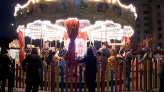 "Şi-au dat nişte pumni. Şi femeile alea s-au luat la bătaie". Conflict violent, în faţa copiilor, între două familii la Târgul de Crăciun: a intervenit Jandarmeria