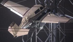 Un avion s-a prăbuşit peste liniile electrice şi a provocat întreruperi masive de curent, în apropiere de Washington