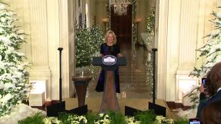 Casa Albă, pregătită de Crăciun. Ce decorațiuni a ales Prima Doamnă