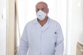 Virgil Musta, trimis în judecată de DNA. Unul dintre cei mai cunoscuţi epidemiologi din ţară ar fi determinat trei asistente să lucreze la firma la care el este asociat