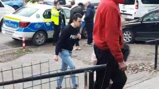 Un tânăr cu fața acoperită a creat panică într-un cartier din Iași. Înarmat cu un cuțit, ar fi amenințat pe stradă trecătorii