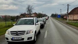 Haos la ieșirea din țară de minivacanța de 1 Decembrie. S-au format cozi kilometrice. Cât aşteaptă şoferii la Nădlac