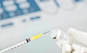 Mii de nou-născuţi rămân nevaccinaţi din cauza stocului insuficient de seruri. Prețul unei doze: "E masa copilului pe nu ştiu câte zile"