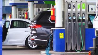 Doar şase zile ar putea dura preţurile mici la pompă. Analiştii au veşti proaste pentru şoferi din 5 decembrie