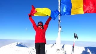 Observator a arborat drapelul pe Vârful Moldoveanu, "Acoperişul României"