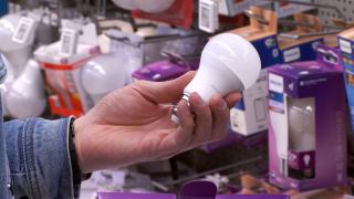 7 milioane de români, obligaţi să îşi schimbe contorul. Din 2023 vor fi şi taxaţi cu 3-4% în plus pe factură