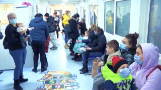 Specialiştii anunţă o triplă epidemie în această iarnă. Medicii se plâng că deja nu mai fac faţă numărului mare de îmbolnăviri în rândul copiilor