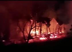 Moară făcută scrum în Argeș, după ce mai mulți copii s-au jucat cu focul. Pompierii n-au mai putut salva nimic