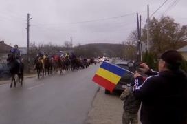 Locuitorii unei comune din Olt și-au organizat propria paradă de Ziua Națională. Cu ce au fost înlocuite tunurile și Arcul de Triumf