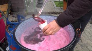 S-a deschis sezonul vinului fiert: Nicio iarnă fără băutura-miracol! Ce efecte benefice are asupra organismului