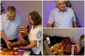 Elena şi Victor ştiu cum să le amintească de casă copiilor şi nepoţilor, plecaţi de 10 ani în Polonia. "Să simtă de unde au plecat, să nu uite"