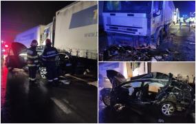 Impact devastator pe o şosea din Dâmboviţa: Doi bărbaţi au murit, după ce au ajuns cu maşina sub roţile unui TIR