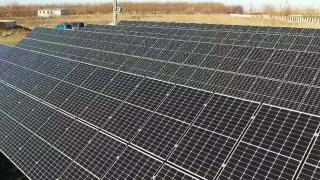 "Taxa pe soare", lovitura pregătiti de Guvern pentru români, în plină criză energetică. "Îţi dă cu o mână şi îţi ia cu două"