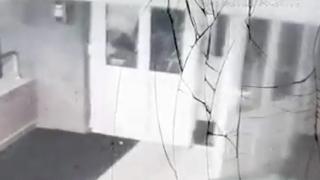 Momentul exploziei dintr-un bloc din Suceava surprins de o cameră de supraveghere. Zeci de oameni au rămas fără case în pragul iernii