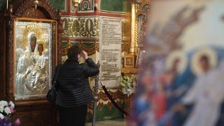 Fratele vitreg al manelistului Tzancă Uraganu, printre bărbații care se dădeau falși preoți în Ploiești. Prejudiciul se ridică la 16.000 de euro