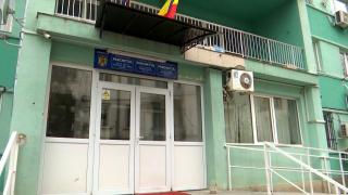 Băiatul de 17 ani care și-a violat fosta iubită în toaleta unui mall, de negăsit. Autoritățile cred că el este ascuns de rudele sale