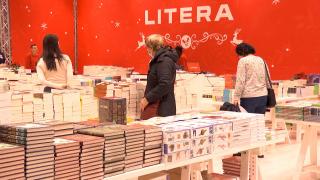 Târgul de carte Gaudeamus revine după doi ani de pauză. Cât timp acordă românii cititului