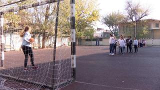 Accesul la terenurile de sport din şcoli, permis şi în afara orelor. Ce presupune proiectul de lege