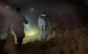 Goană nebună pe străzile din Iași. Polițiștii caută de ore bune un șofer fugar, după o urmărire cu focuri de armă