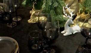 Decoraţiuni alese pe sprânceană pentru sărbători. Cum aranjăm corect masa de Crăciun