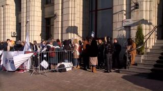 Proteste la Ministerul Justiției și cel al Economiei: Ofițerii de probațiune și angajații Șantierului Naval de la Mangalia se plâng de salarii, dar și de disponibilizări