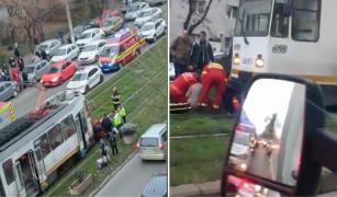 O fetiță de 12 ani a fost călcată de tramvai, în cartierul Rahova, după ce ar fi traversat cu ochii în telefon