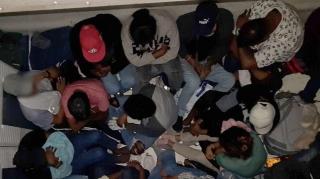 Zeci de migranți ascunși în autocarul unor români, pe o autostradă din Bulgaria. Oamenii erau epuizați și mulți au ajuns de urgență la spital