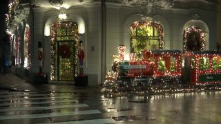 Casa Coanei Miţa Biciclista, ''cea mai instagramabilă'' clădire din Bucureşti. Sclipitoare pe timpul nopţii, te introduce instant în atmosfera Crăciunului