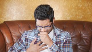 Tusea, simptomul afecţiunilor respiratorii. Ce probleme de sănătate ascunde şi când ar trebui să mergem la medic