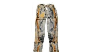 Cei mai vechi blugi din lume, descoperiți pe o epavă a unei nave scufundate în 1857, vânduți la o licițatie din SUA. Ce sumă s-a oferit