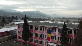 O staţie de asfalt şi o fabrică de var, la mai puţin de 500 de metri de o şcoală şi o grădiniţă din Braşov. Cum pot fi relocate