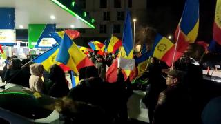 Proteste în benzinăriile OMV: "Azi la Constanţa, mâine în toată ţara". Oamenii au criticat decizia Austriei de a bloca intrarea României în Schengen