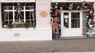 Cât costă o vitrină de sărbătoare, împodobită de designeri. Restaurantele se schimbă la față înainte de Crăciun