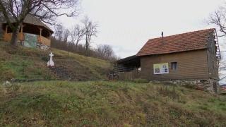 Casa în care s-a născut Arsenie Boca, scoasă la vânzare pentru o sumă colosală. Ofertele curg însă cu nemiluita