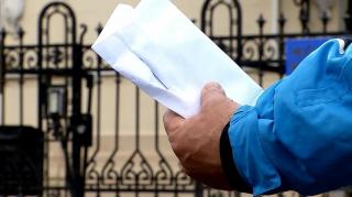 Plic suspect, plin cu şerveţele şi 50 g de praf alb, primit de Ambasada României la Paris. Ce arată analiza substanţei