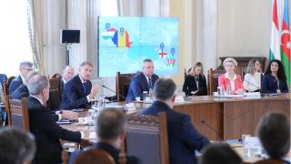 Bucureşti, polul energiei verzi. Acord major între România, Georgia, Ungaria şi Azerbaidjan, semnat în prezenţa Ursulei von der Leyen