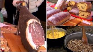 Pomana porcului, de Festivalul Ignatului. Turiştii au dat iama la standurile cu bunătăţi