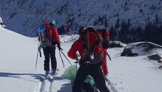 Misiune contracronometru a salvamontiştilor pentru salvarea unui turist rănit, în Munţii Făgăraş