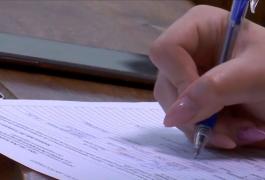 Cât costă să devii doctor în România: Afacerea cu licenţe şi disertaţii a înflorit pe internet