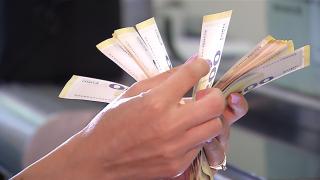 8.000 de români, mai bogați cu peste 100.000 de euro în bănci