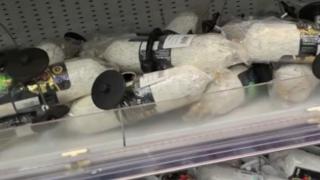 Cele mai furate produse din magazine. Untul și salamul au ajuns să aibă sisteme antifurt