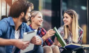 Cardul european pentru tineret, disponibil gratuit, chiar din primăvară. Ce beneficii oferă