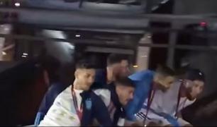 Lionel Messi și patru coechiperi au evitat în ultima clipă un accident, la sosirea în Argentina. Parada s-ar fi putut transforma într-un dezastru