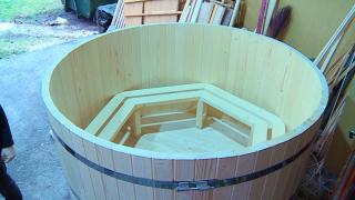 Un nou trend printre români: jacuzzi-ul din lemn. Cât costă un ciubăr