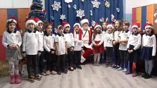 Emoţiile sărbătorilor de iarnă, resimţite de copiii din şcoli şi grădiniţe. Cei mici se pregătesc deja pentru serbările de Crăciun