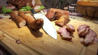 Cât a cheltuit Ştefan pe carnea pentru meniul de Crăciun. Tot mai mulţi români aleg să facă preparatele tradiţionale acasă